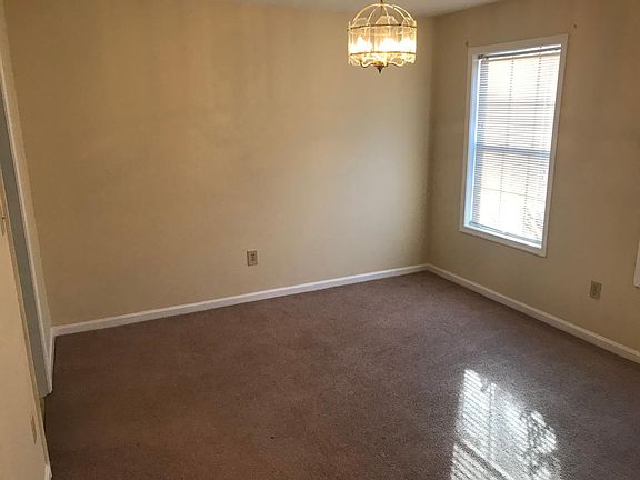 3rd image of 1010 Cherry Creek Dr