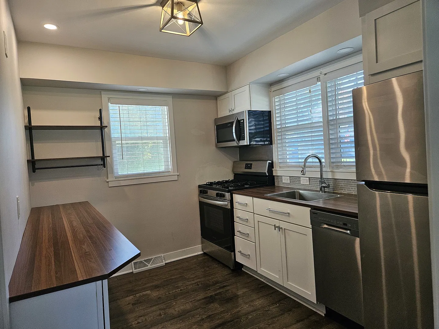 2 bed, 860 sqft, $2,250 — Photo 2