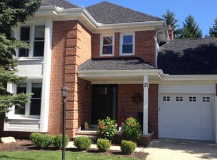 28 Sandalwood Ct, Rochester Hills, MI 48307