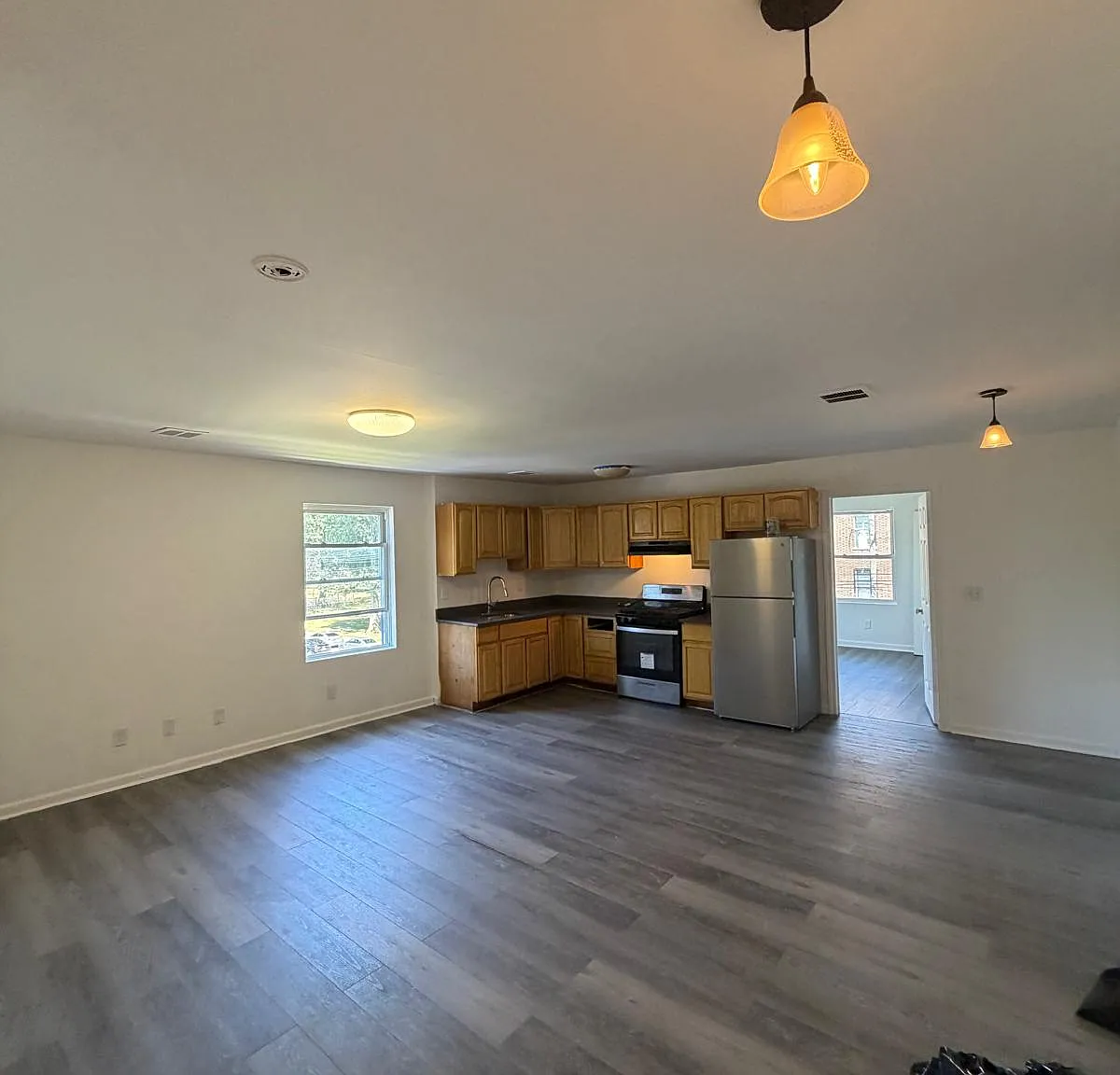 3 bed, 1300 sqft, $2,350 — Photo 1