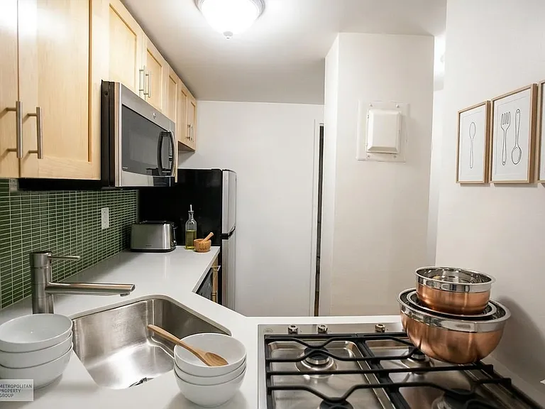 146 E 39th St #1B — Photo 2