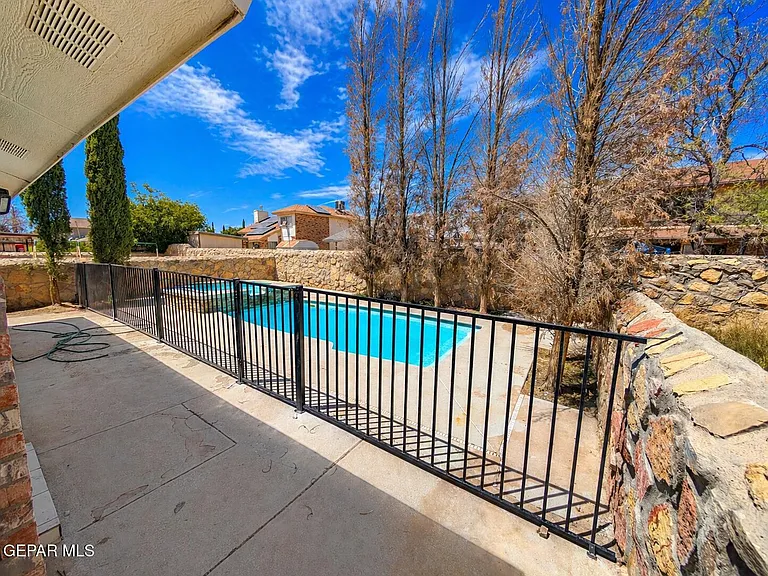 11409 Chickasaw Dr — Photo 4