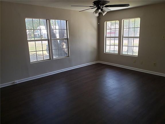 2nd image of 806 W Chambers St