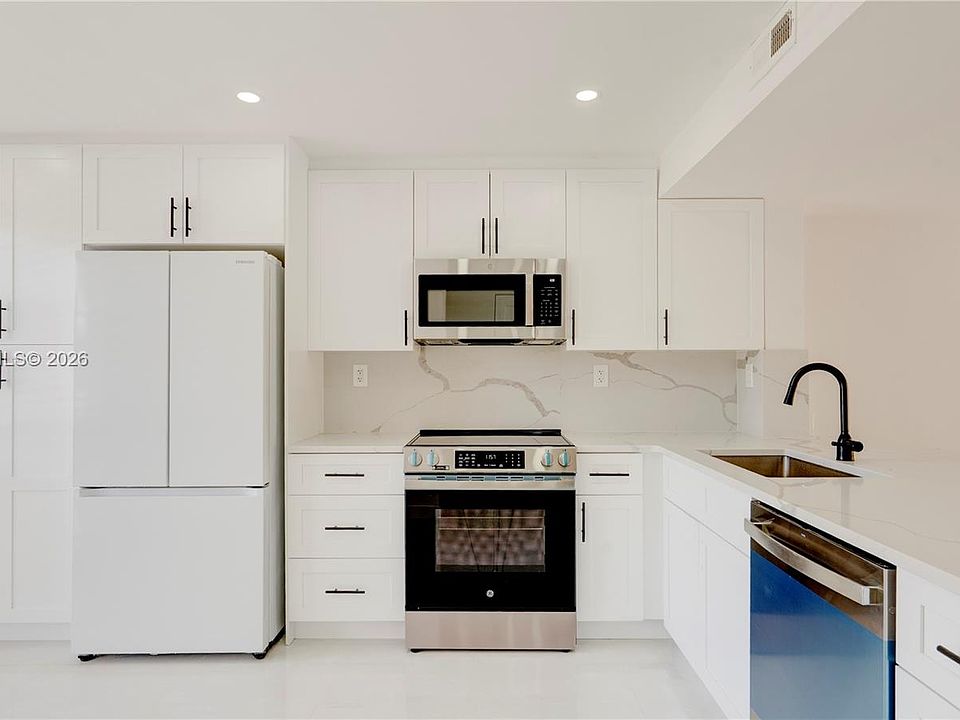 1st image of 933 NE 24th Ave #169