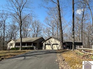 210 Mullins Ln, Benton, KY 42025