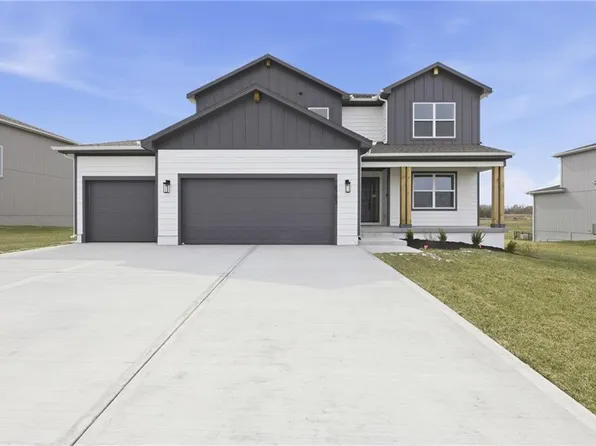 18703 W 193rd St, Spring Hill, KS 66083