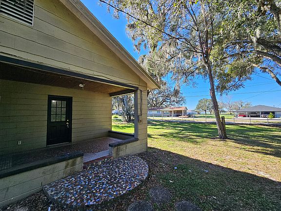 5th image of 436 Longfellow Blvd