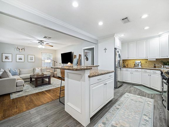 3rd image of 2327 Saxon Dr