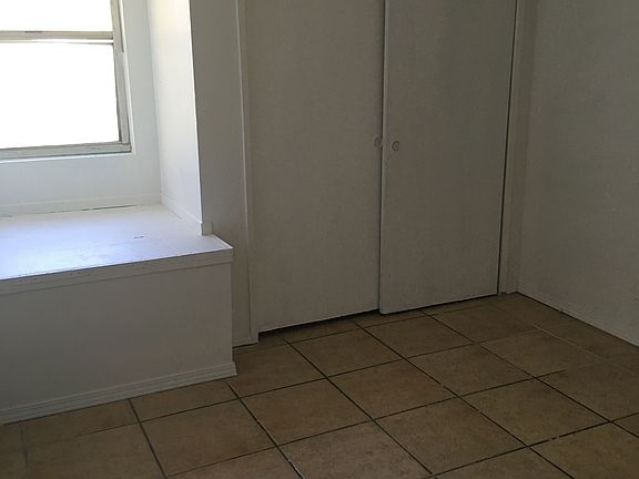 4th image of 3122 Johnston St