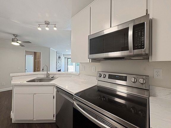 4th image of 9730 Mesa Springs Way Unit 27