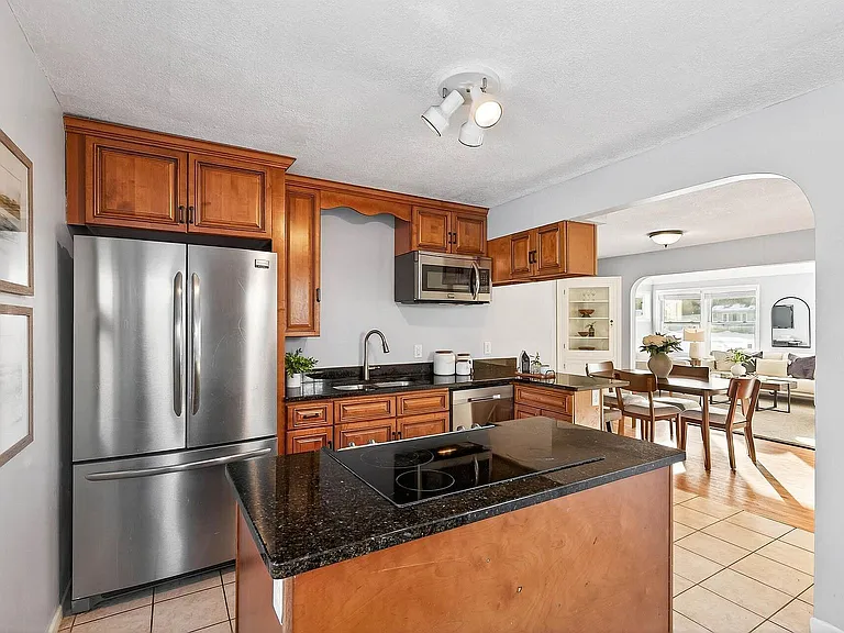 2199 Oakwood Dr — Photo 10