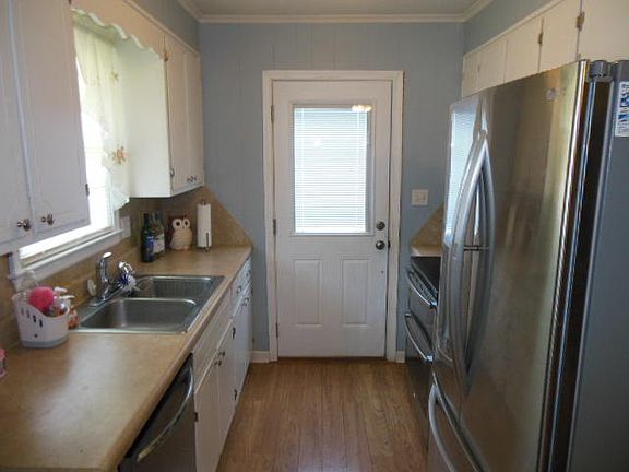 5th image of 843 Pinewood Dr NW
