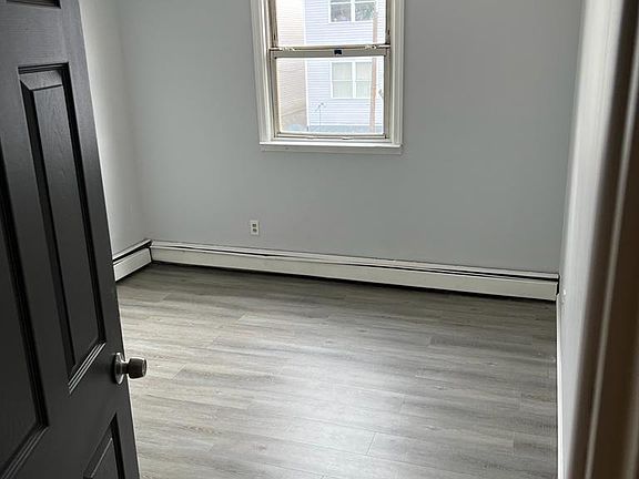 3rd image of 336 N 6th St Floor 1