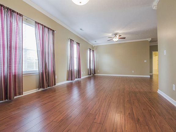 4th image of 102 Centerrock Dr