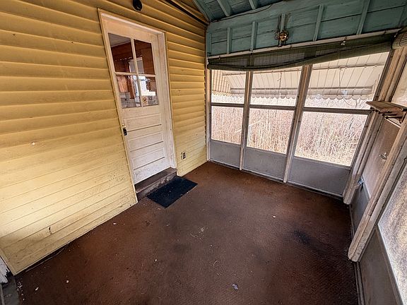 5th image of 33 Hayes Ave