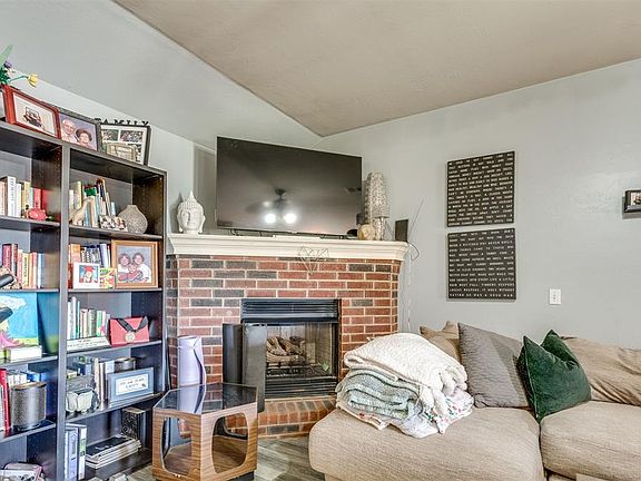 4th image of 516 S Castle Ridge Ln