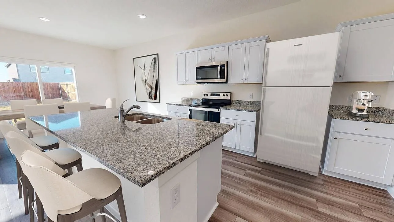 4 bed, 2.5 bath, 2121 sqft, $2,100 — Photo 3