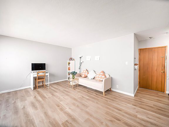 4th image of 8622 Selkirk St #108