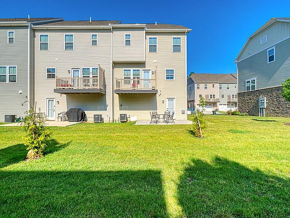 3rd image of 1469 Caymus Ct