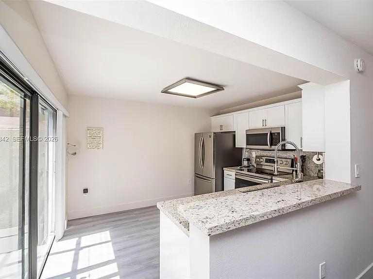 4702 SW 67th Ave #O7 — Photo 8
