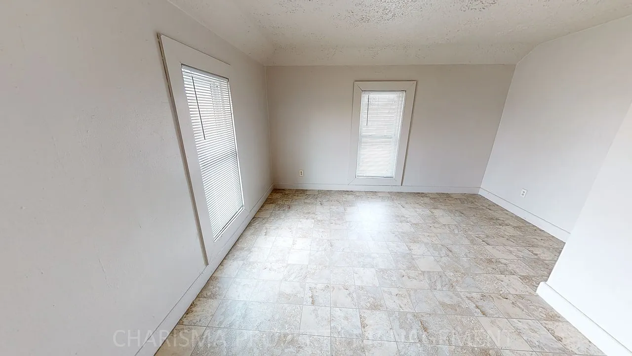 Kingsley Apartments — Photo 2