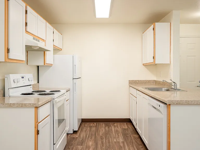 Woodridge Apartments — Photo 13
