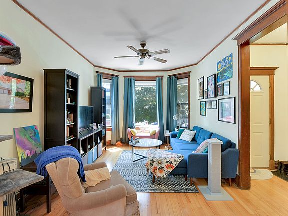 3rd image of 3270 W Wrightwood Ave