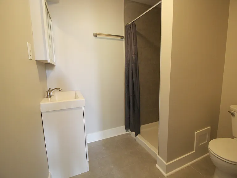 234-236 E State St #14 — Photo 8