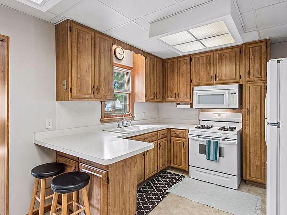 4th image of 3637 Orchard Ave N