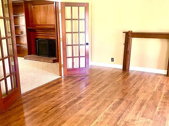 Formal living room or office