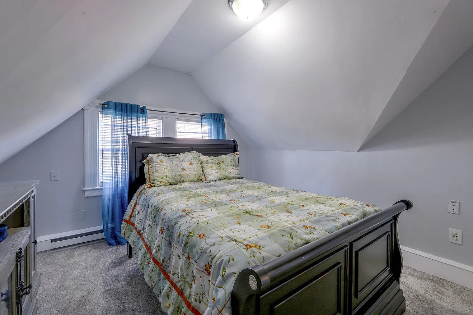 2 bed, 1.0 bath, 893 sqft, $2,264 — Photo 4