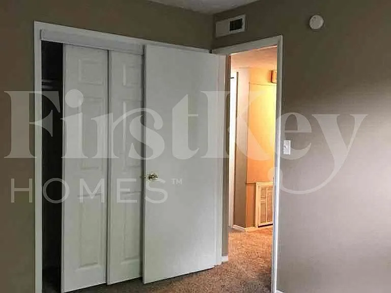 6111 Dry Den Ct — Photo 8