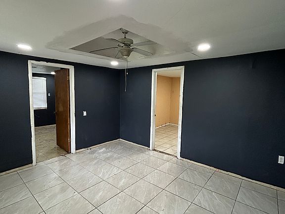 4th image of 1101 Basin Cir