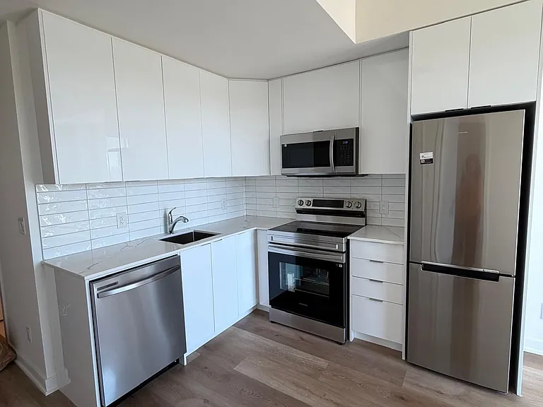 33 Erie Ave #602 — Photo 11