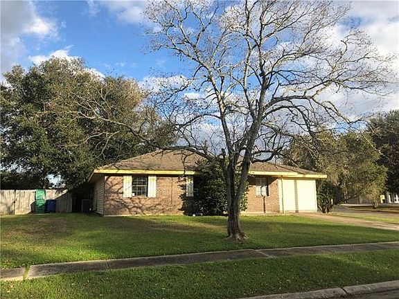 3rd image of 208 Clearwood Dr