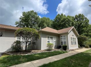 13 Hunters Woods Blvd #C, Canfield, OH 44406