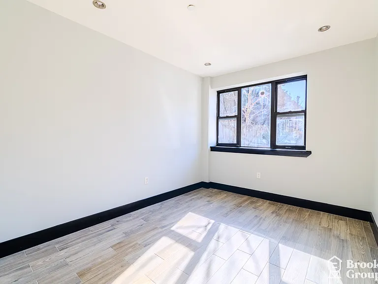 508 Seneca Ave #3C — Photo 7