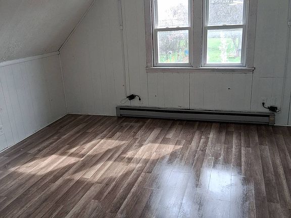 3rd image of 3168 W 48th St