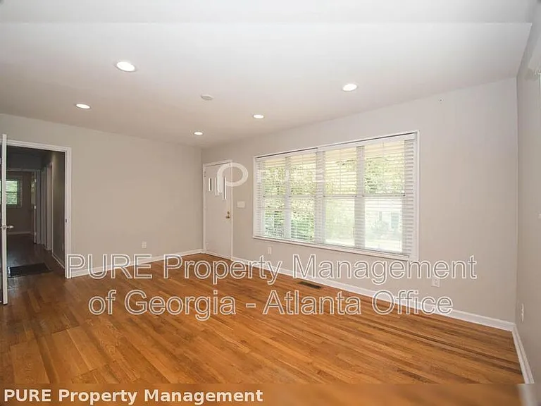 439 Chester St SE — Photo 5