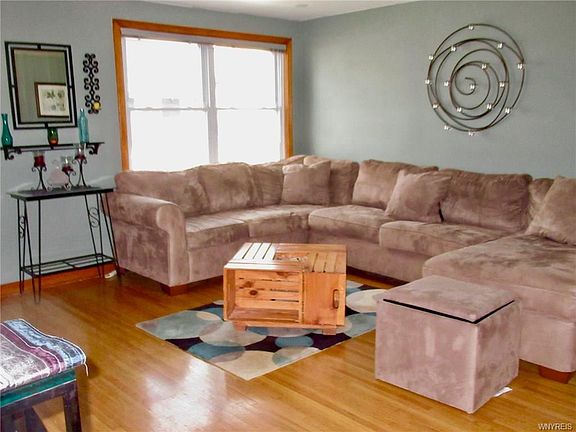 4th image of 47 Clover Pl