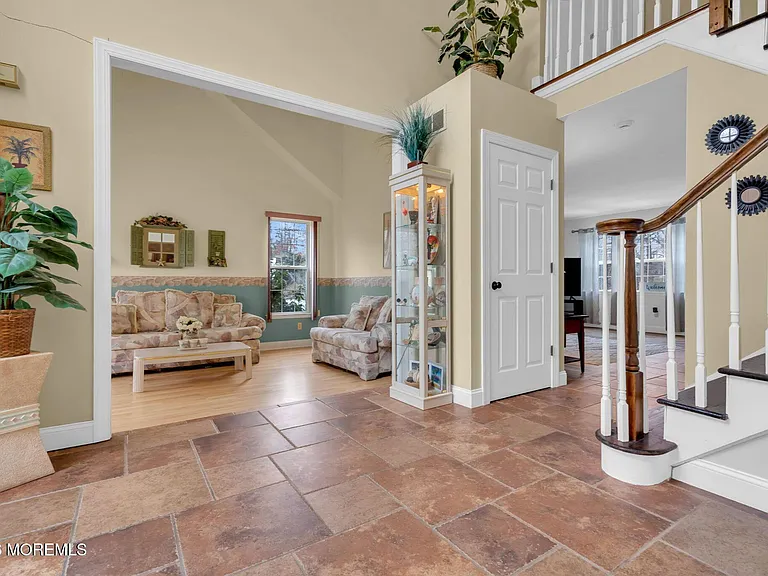 107 Shenandoah Blvd — Photo 7