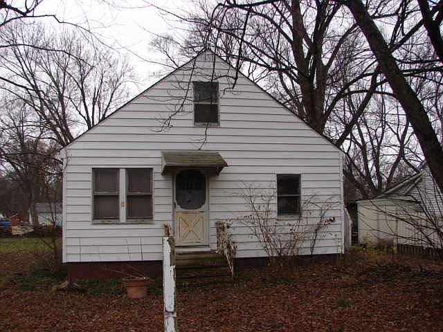 1st image of 25229 Grover St