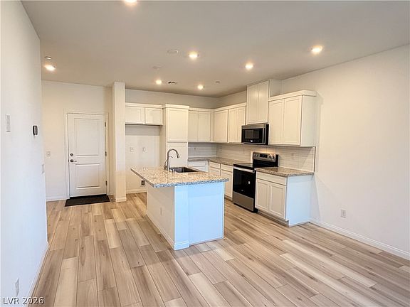 5th image of 206 Wewatta Ave