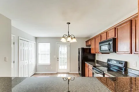 6044 Cullen Dr — Photo 4