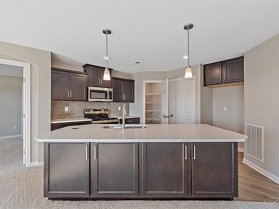 3rd image of 401 Bethpage Dr