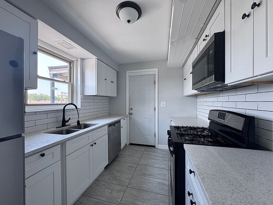 1st image of 3340 W Bryn Mawr Ave #3F