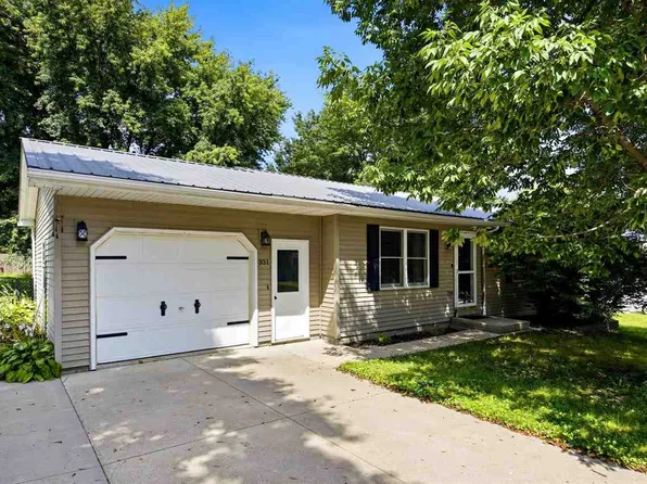 331 Blackberry Ave, Riverside, IA 52327