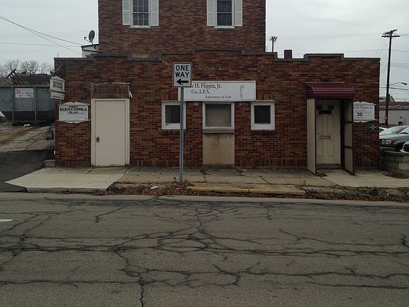 3rd image of 30 S Mulberry St