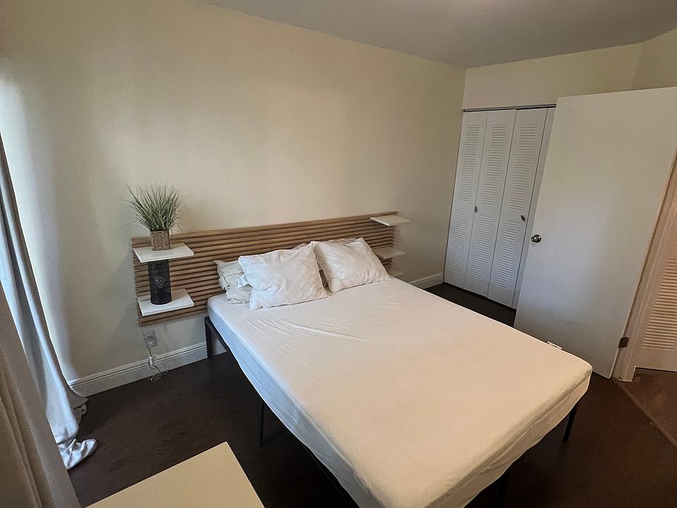 1st image of 5533 Courtyard Dr #5533