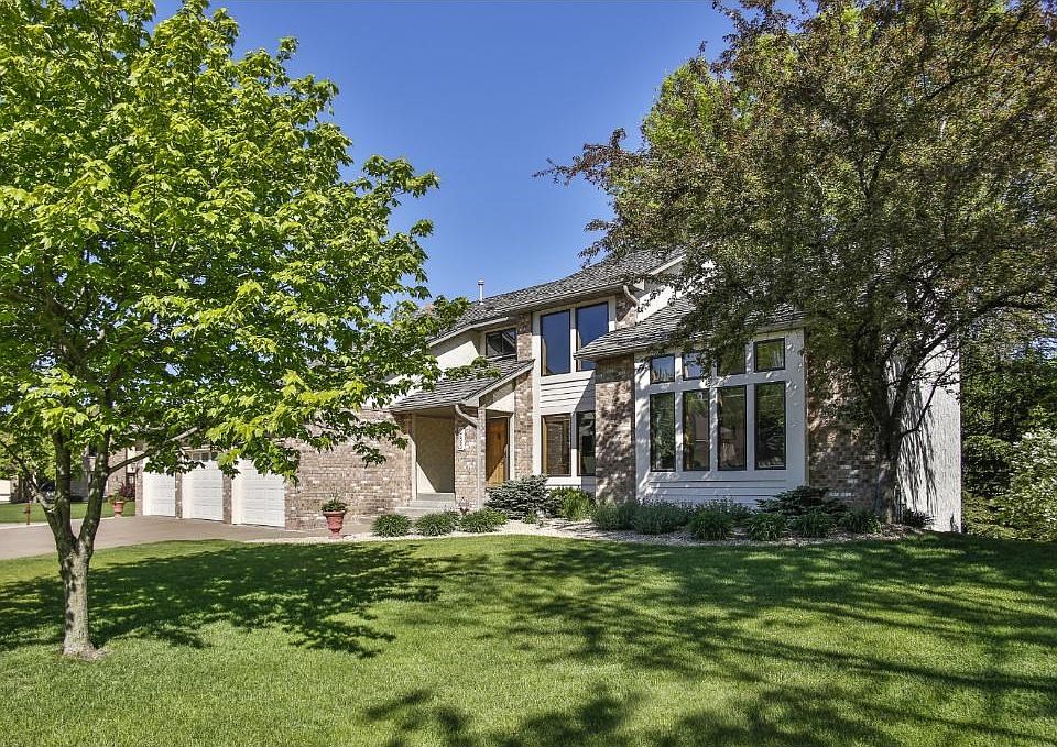 1st image of 285 Meadowood Ln